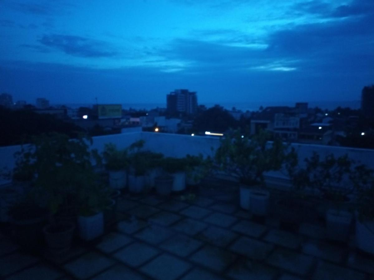 Appartamento Ocean Pebbles Dehiwala-Mount Lavinia Esterno foto