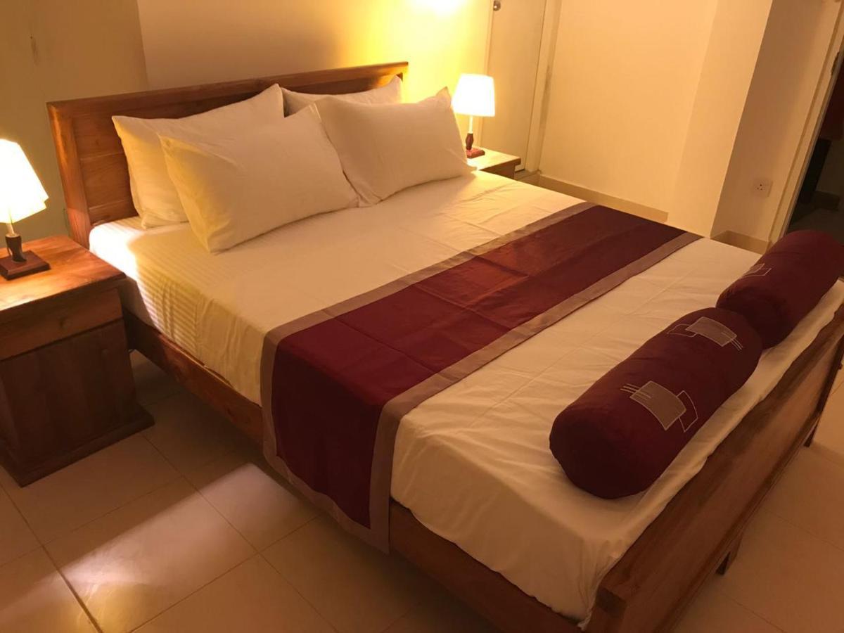 Appartamento Ocean Pebbles Dehiwala-Mount Lavinia Esterno foto