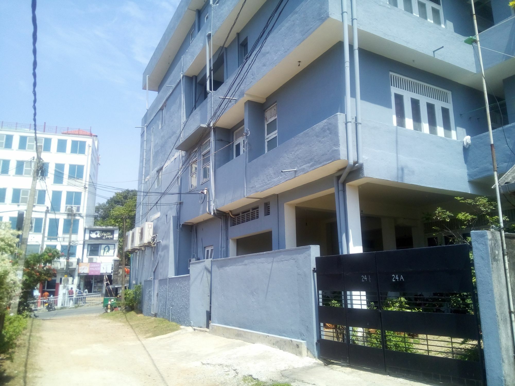Appartamento Ocean Pebbles Dehiwala-Mount Lavinia Esterno foto