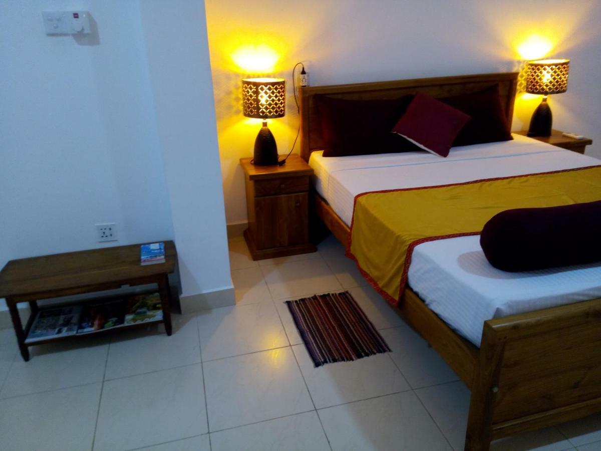 Appartamento Ocean Pebbles Dehiwala-Mount Lavinia Esterno foto
