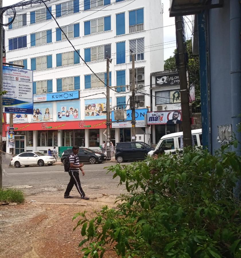 Appartamento Ocean Pebbles Dehiwala-Mount Lavinia Esterno foto