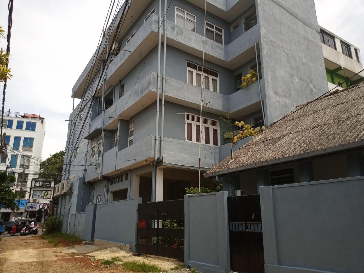 Appartamento Ocean Pebbles Dehiwala-Mount Lavinia Esterno foto