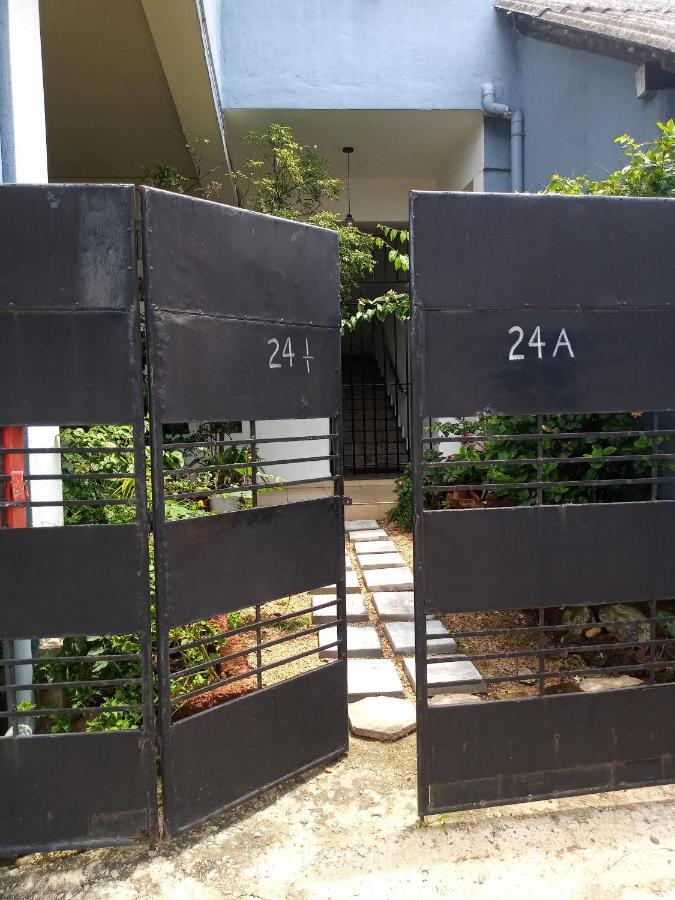 Appartamento Ocean Pebbles Dehiwala-Mount Lavinia Esterno foto
