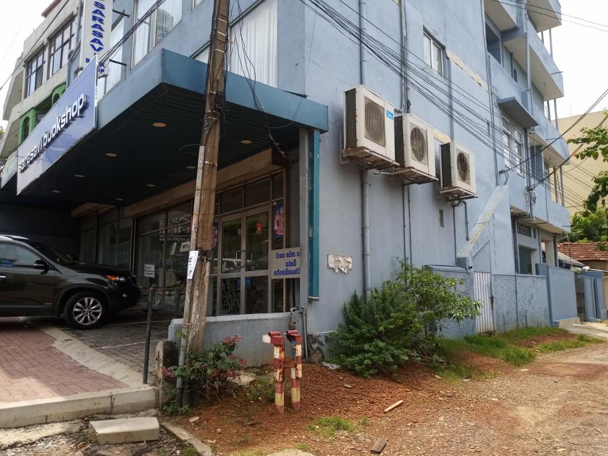 Appartamento Ocean Pebbles Dehiwala-Mount Lavinia Esterno foto